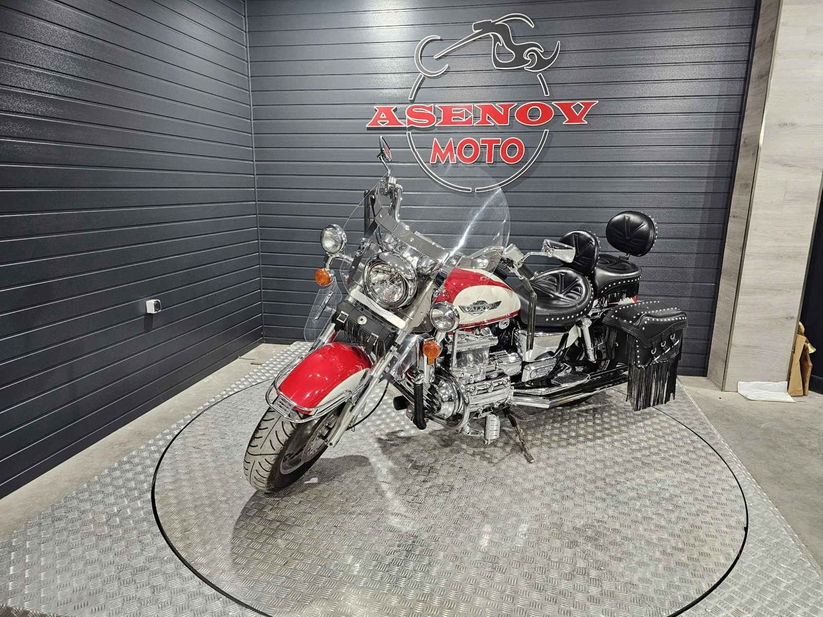 Honda Valkyrie RED & WHITE TANK, снимка 2 - Мотоциклети и мототехника - 54644814
