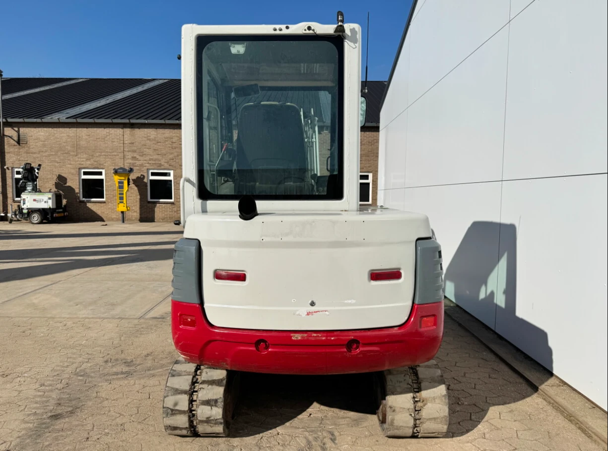 Багер Takeuchi TB235 - изображение 6