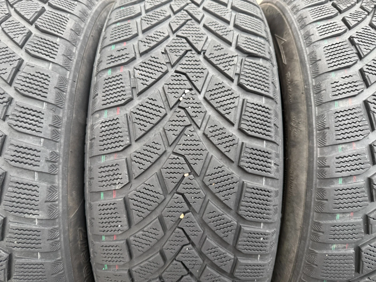 Гуми Зимни 205/55R16, снимка 5 - Гуми и джанти - 53932145