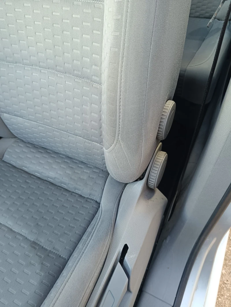 VW Touran 1.9 TDI, 105кс.Фейс, снимка 10 - Автомобили и джипове - 52509649
