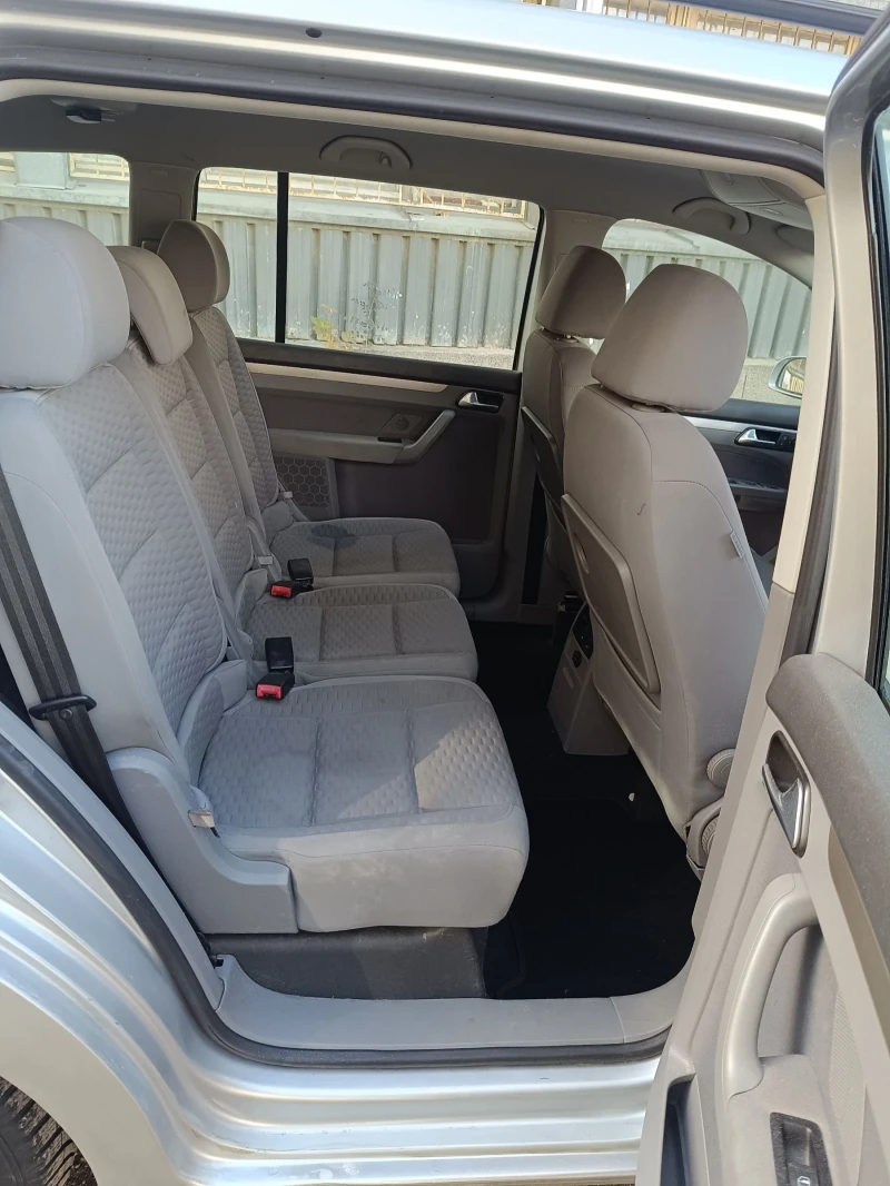 VW Touran 1.9 TDI, 105кс.Фейс, снимка 9 - Автомобили и джипове - 52509649