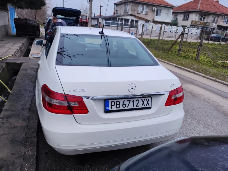 Mercedes-Benz E 200 E220, снимка 6 - Автомобили и джипове - 52859244