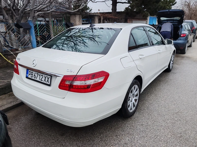 Mercedes-Benz E 200 E220, снимка 8 - Автомобили и джипове - 52859244