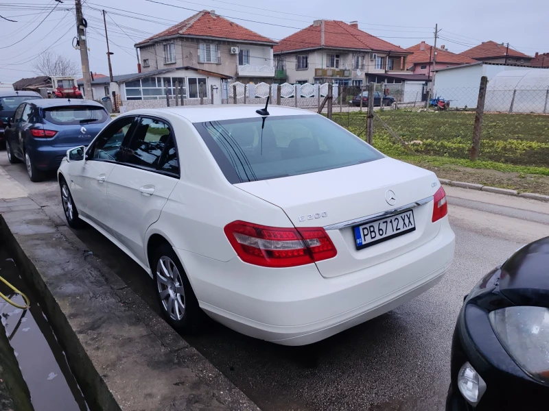 Mercedes-Benz E 200 E220, снимка 5 - Автомобили и джипове - 52859244