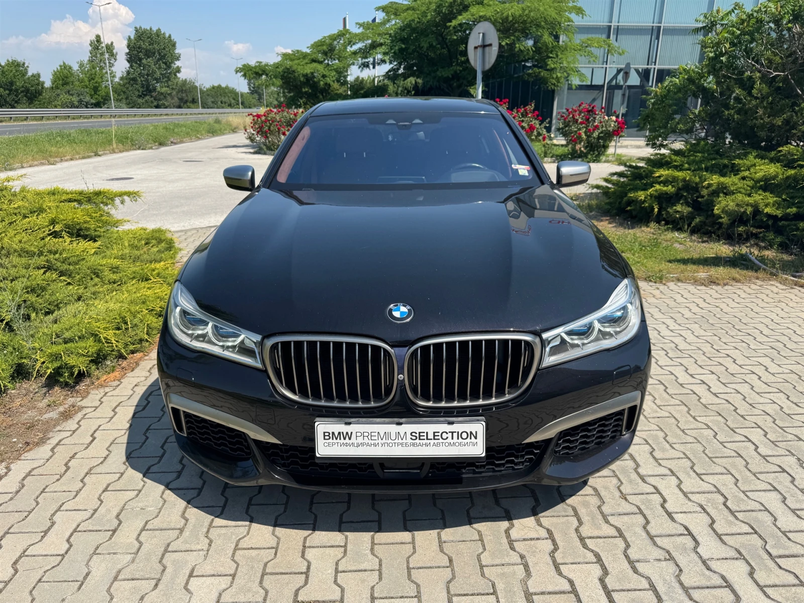 BMW 760 xDrive Sedan - изображение 8
