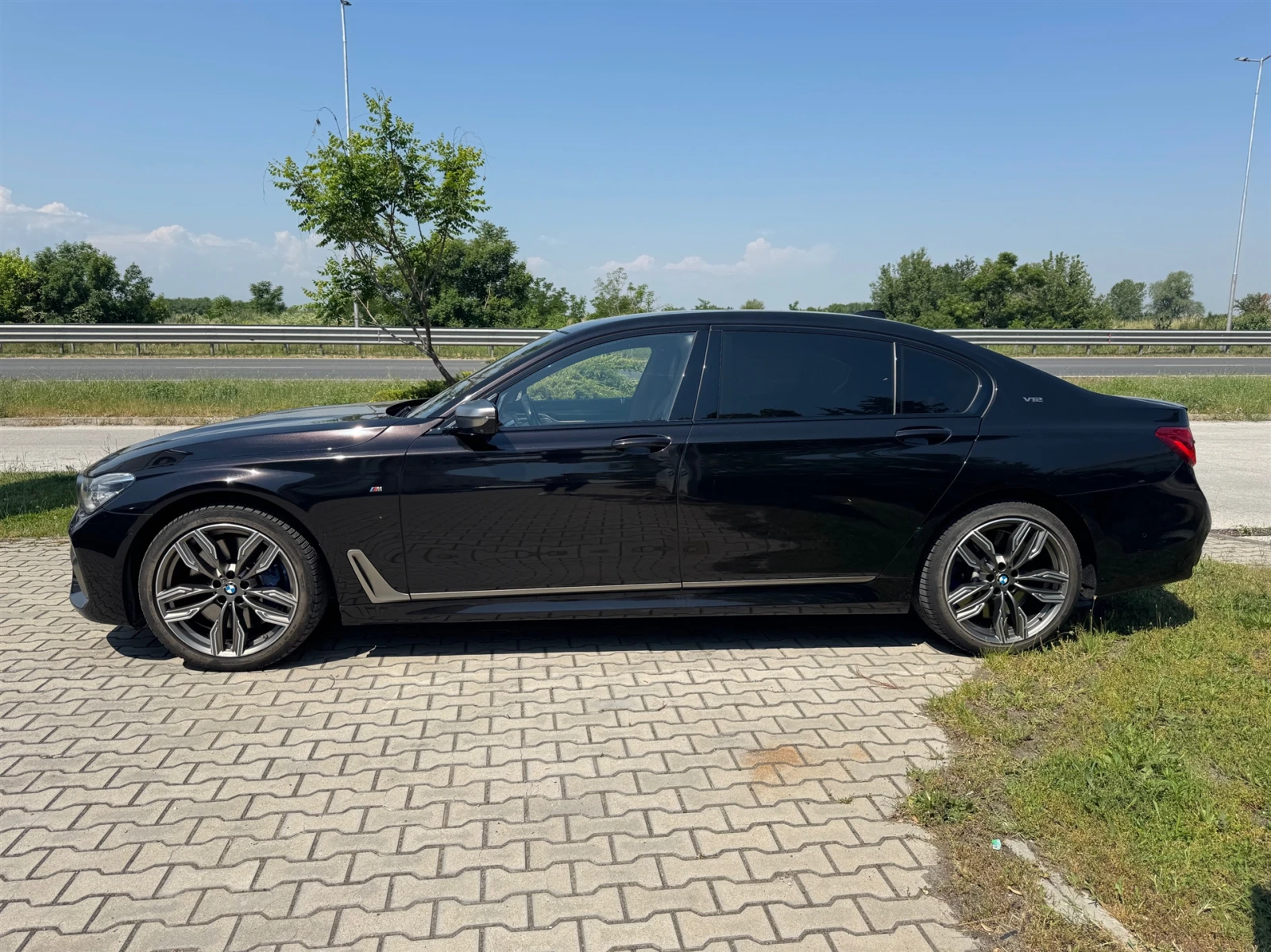 BMW 760 xDrive Sedan - изображение 3