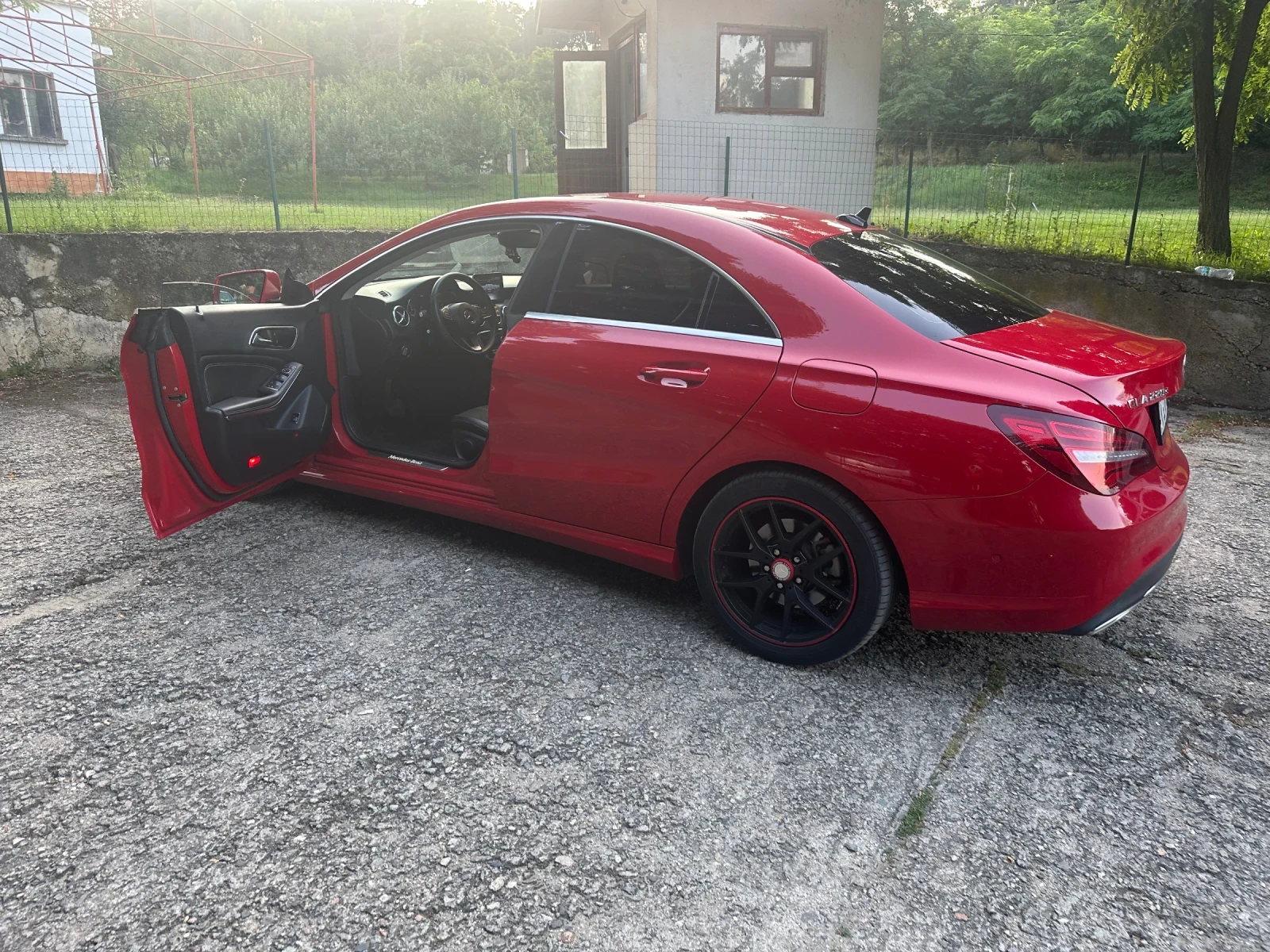 Mercedes-Benz CLA 220  - изображение 4