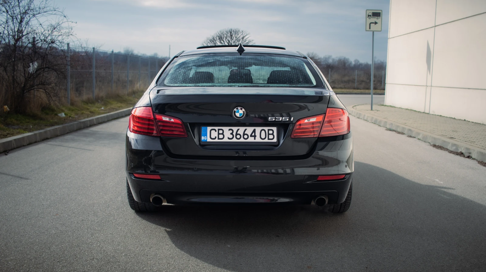 BMW 535 * XDRIVE * KEYLESS * HEAD UP * CARPLAY * ПОДГРЕВИ  - изображение 4