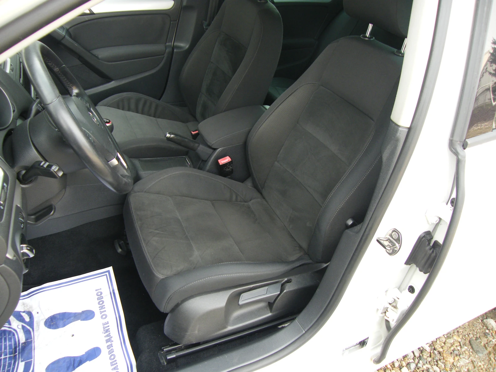 VW Golf 1.6TDI HIGHLINE, снимка 8 - Автомобили и джипове - 53734913