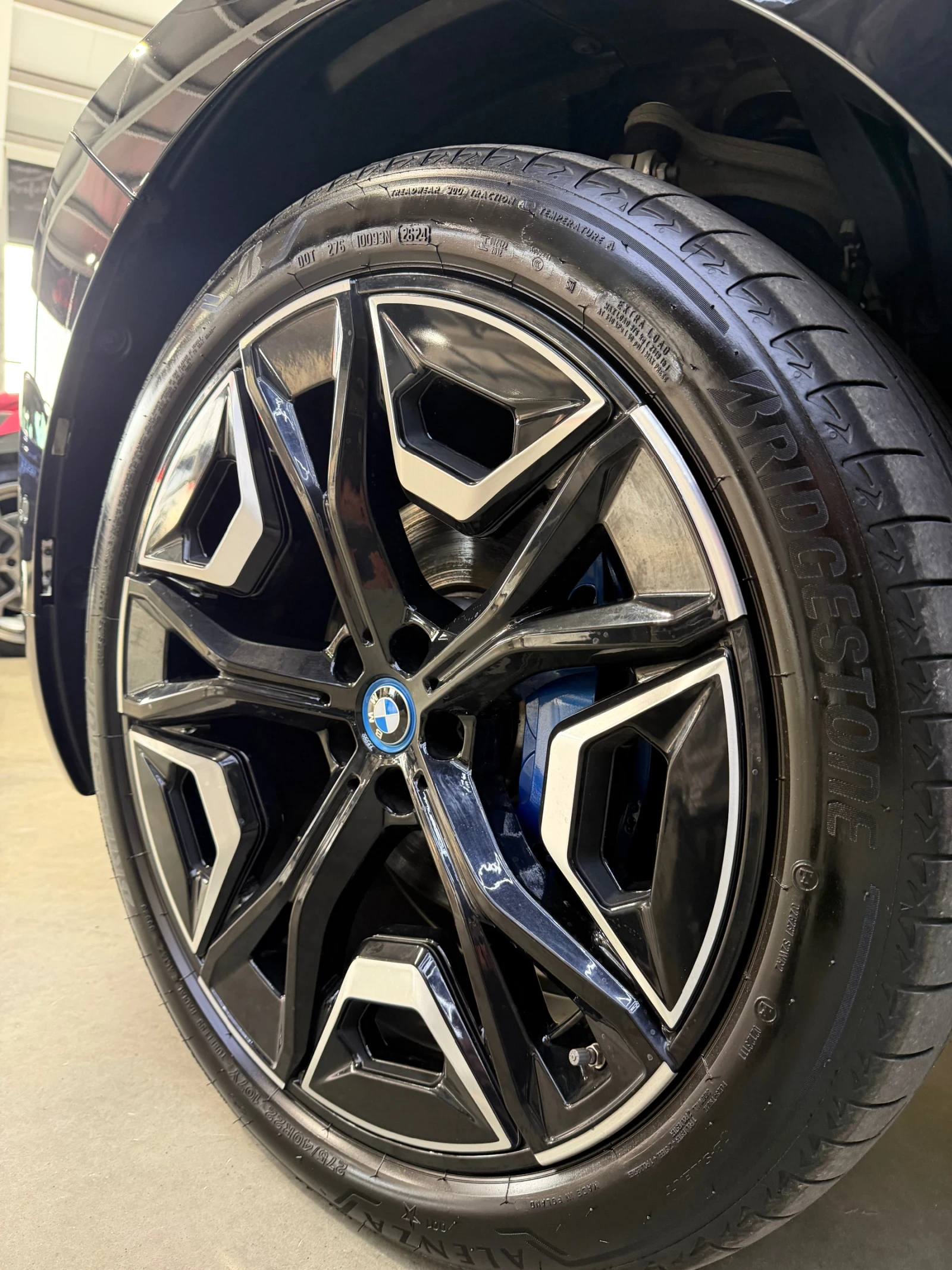 BMW iX 40 xDrive * HARMAN/KARDON* HEAD UP* M PACKET* 360 , снимка 14 - Автомобили и джипове - 54220705