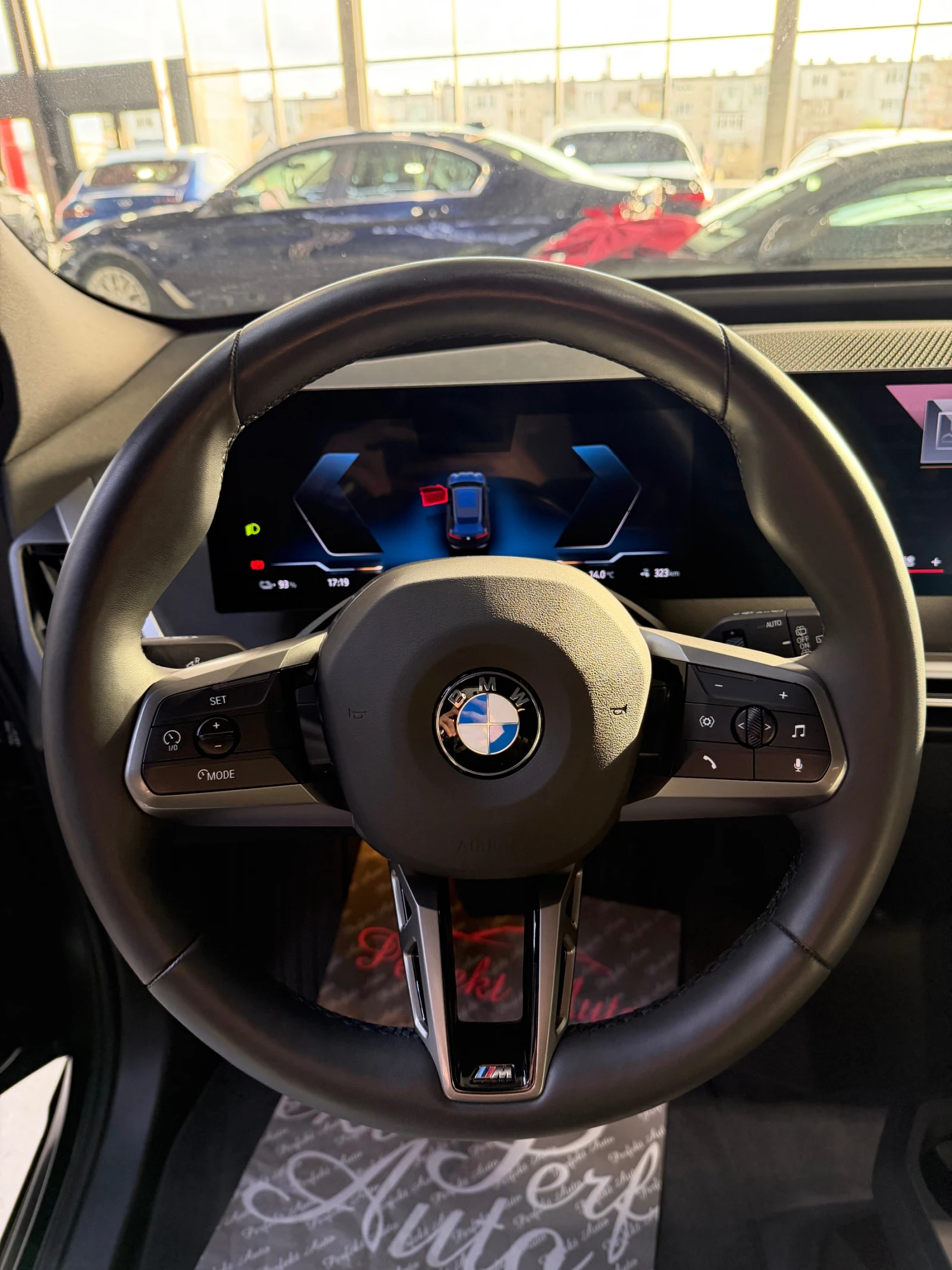 BMW iX 40 xDrive * HARMAN/KARDON* HEAD UP* M PACKET* 360 , снимка 9 - Автомобили и джипове - 54220705