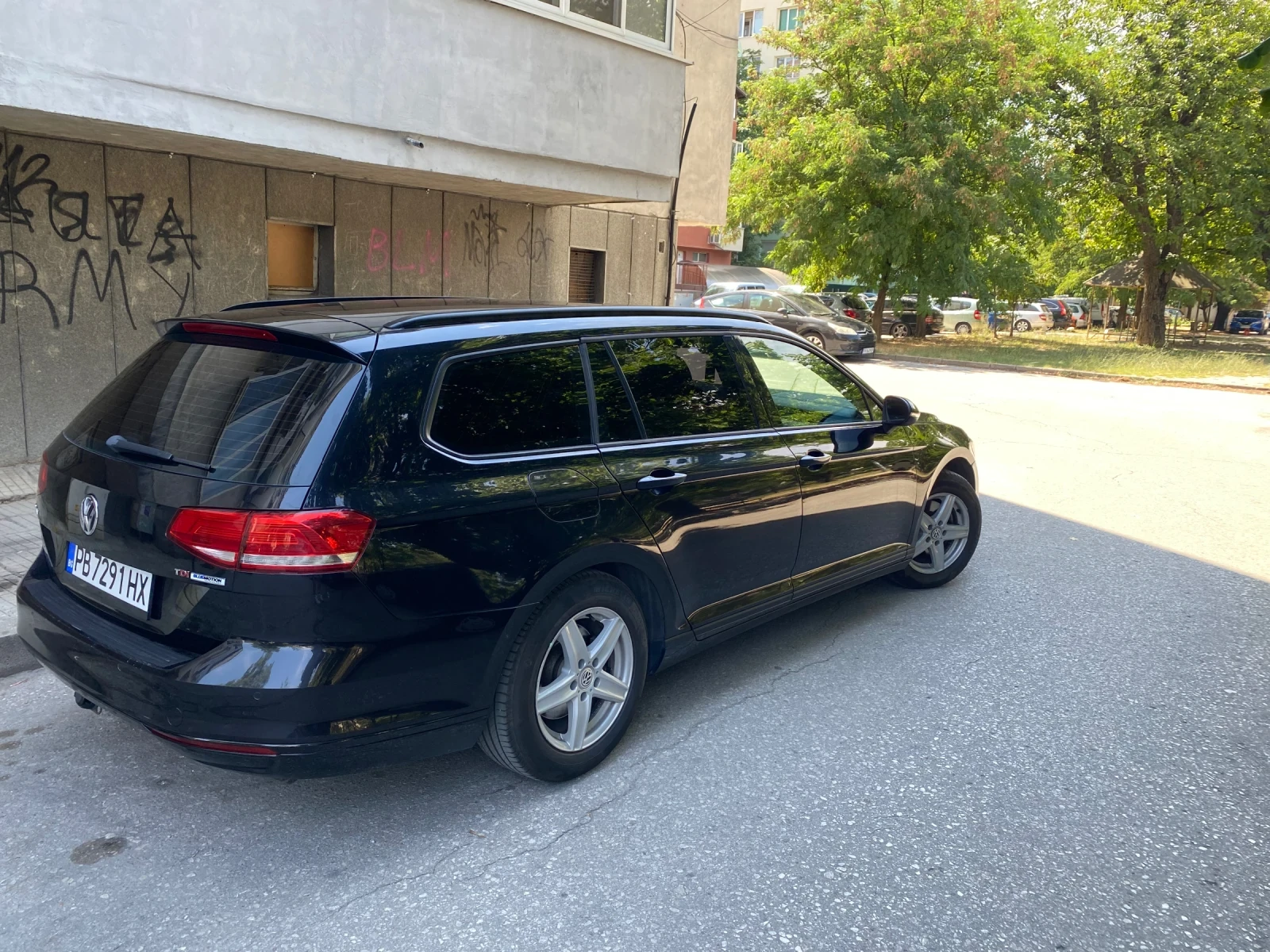 VW Passat 1.6 TDI, снимка 4 - Автомобили и джипове - 54310826