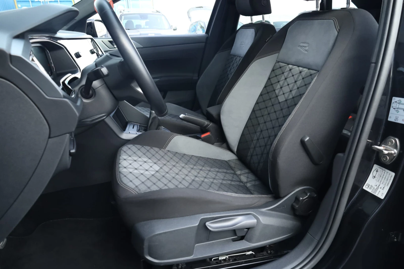 VW Taigo 1.0 TSI R-Line Plus , снимка 9 - Автомобили и джипове - 54661841
