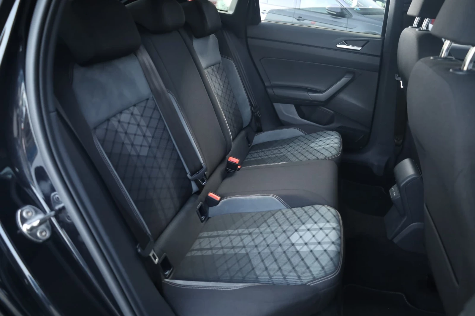VW Taigo 1.0 TSI R-Line Plus , снимка 16 - Автомобили и джипове - 54661841