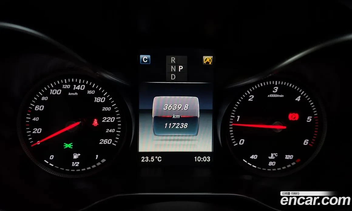 Mercedes-Benz C 220 4MATIC HEAD UP/AMG LINE/360CAM/PANORAMA, снимка 11 - Автомобили и джипове - 55143916