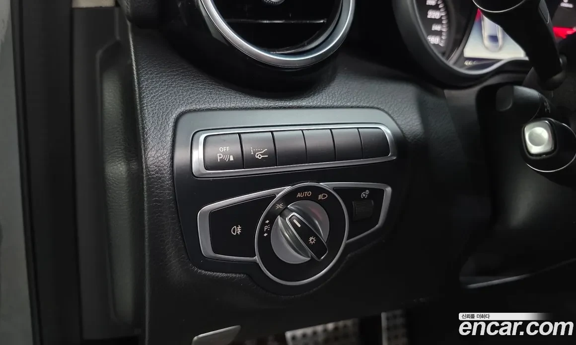 Mercedes-Benz C 220 4MATIC HEAD UP/AMG LINE/360CAM/PANORAMA, снимка 17 - Автомобили и джипове - 55143916