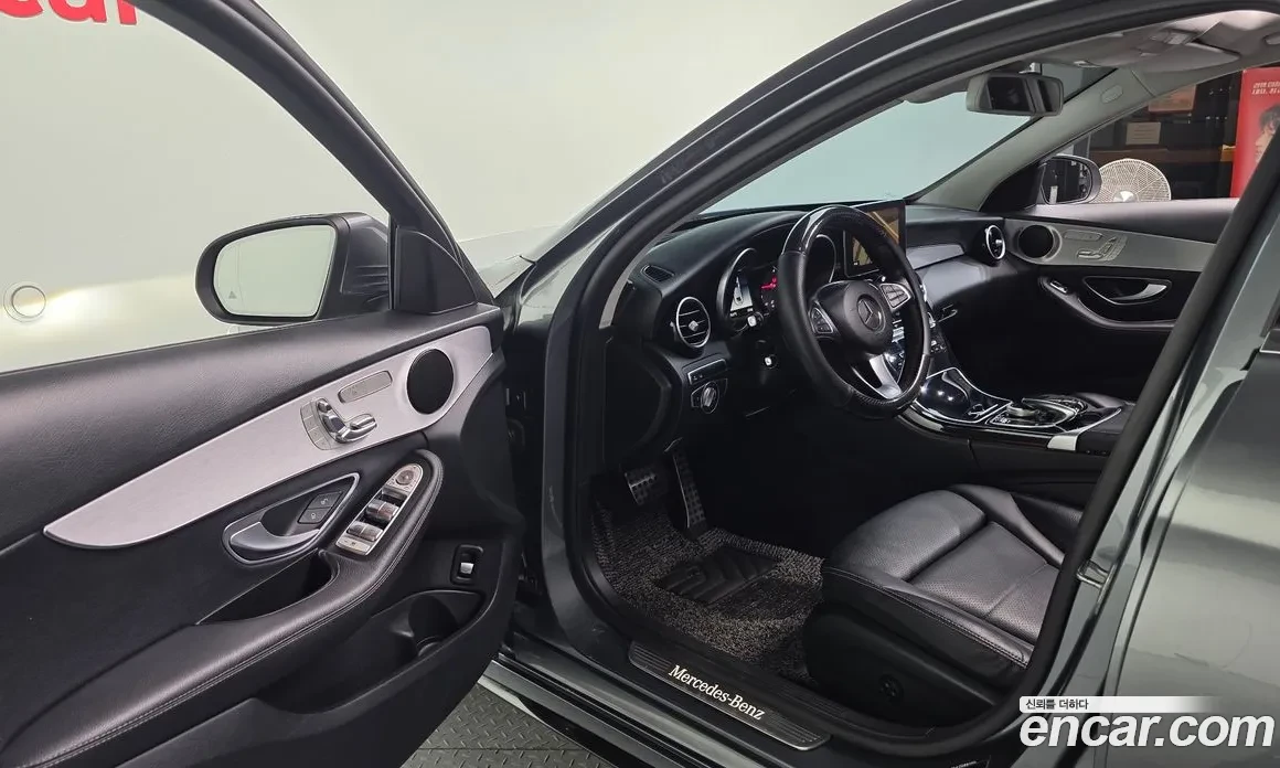 Mercedes-Benz C 220 4MATIC HEAD UP/AMG LINE/360CAM/PANORAMA, снимка 8 - Автомобили и джипове - 55143916
