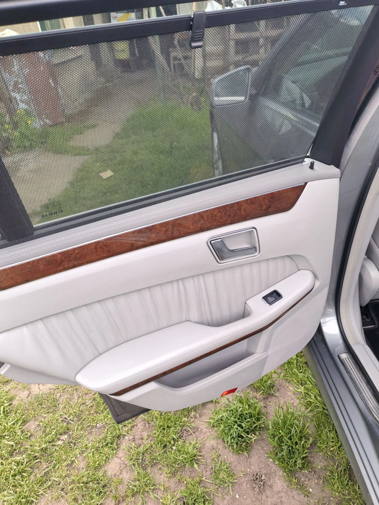 Mercedes-Benz E 300 Хибрид, снимка 17 - Автомобили и джипове - 56357605
