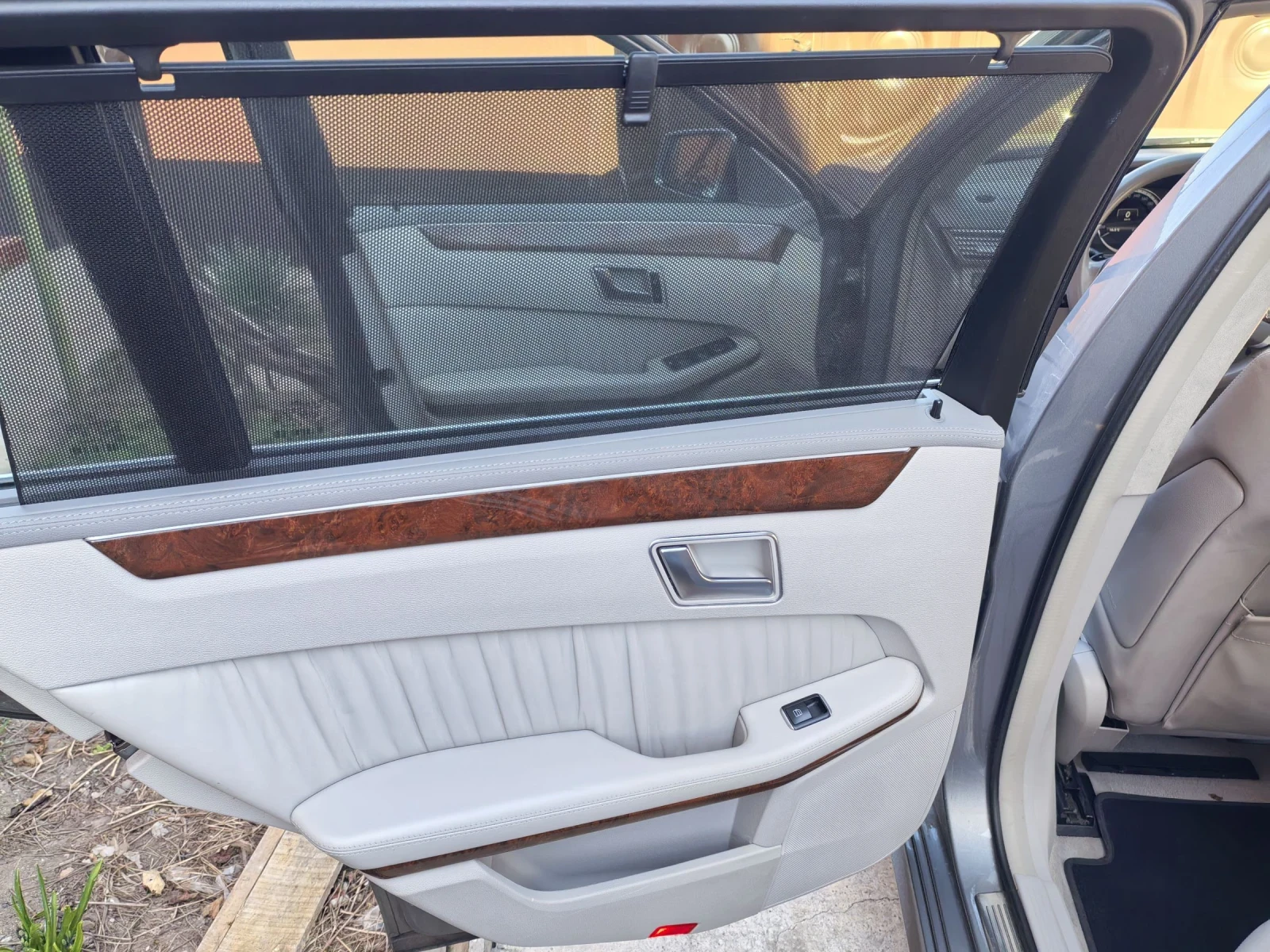 Mercedes-Benz E 300 Хибрид, снимка 13 - Автомобили и джипове - 56357605