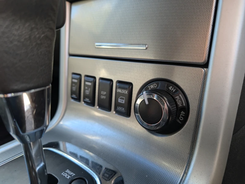 Nissan Navara, снимка 12 - Автомобили и джипове - 51891161