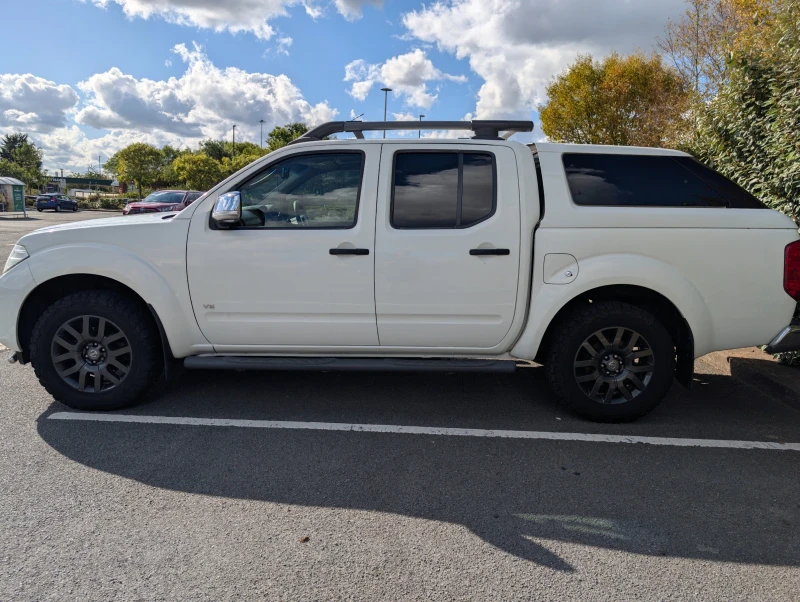 Nissan Navara, снимка 7 - Автомобили и джипове - 51891161