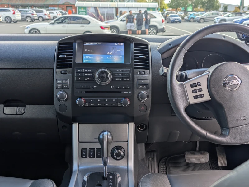 Nissan Navara, снимка 6 - Автомобили и джипове - 51891161