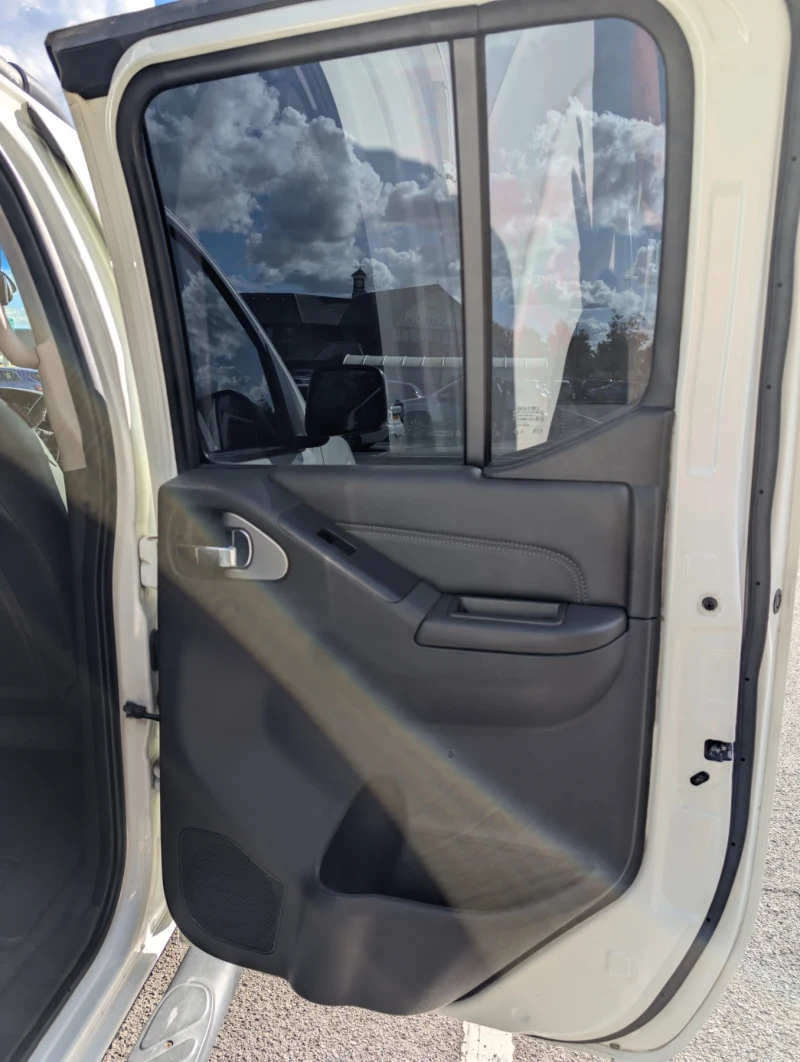 Nissan Navara, снимка 9 - Автомобили и джипове - 51891161