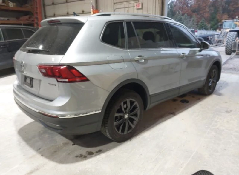 VW Tiguan 2.0T| SE| 4x4, снимка 4 - Автомобили и джипове - 52911037