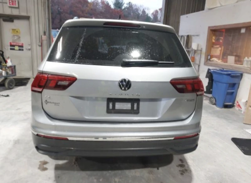 VW Tiguan 2.0T| SE| 4x4, снимка 10 - Автомобили и джипове - 52911037