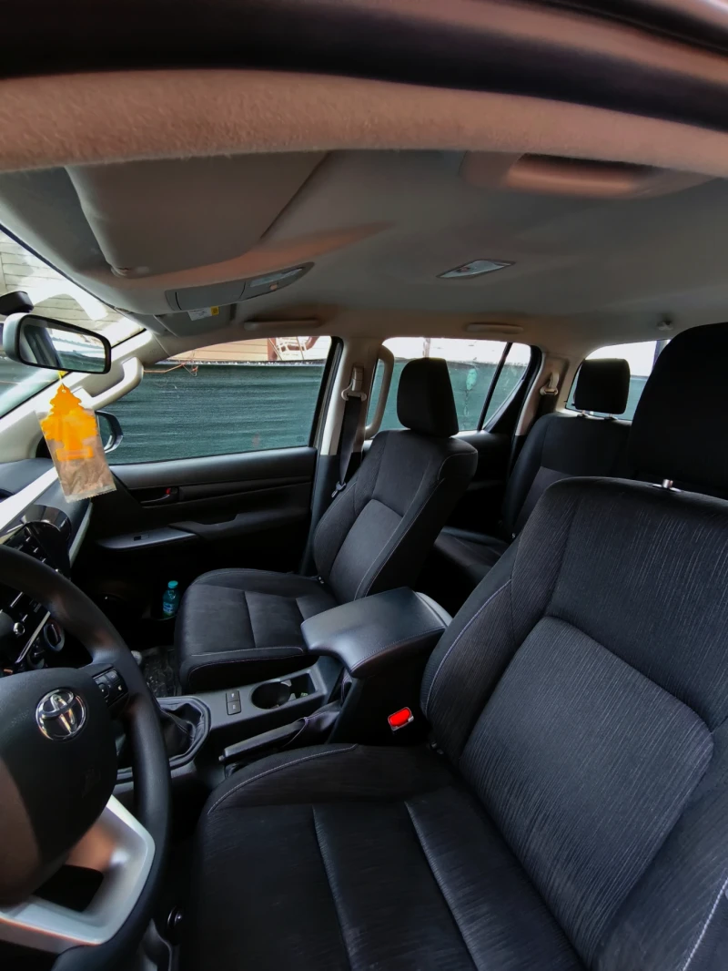 Toyota Hilux 4x4, снимка 10 - Автомобили и джипове - 53459366