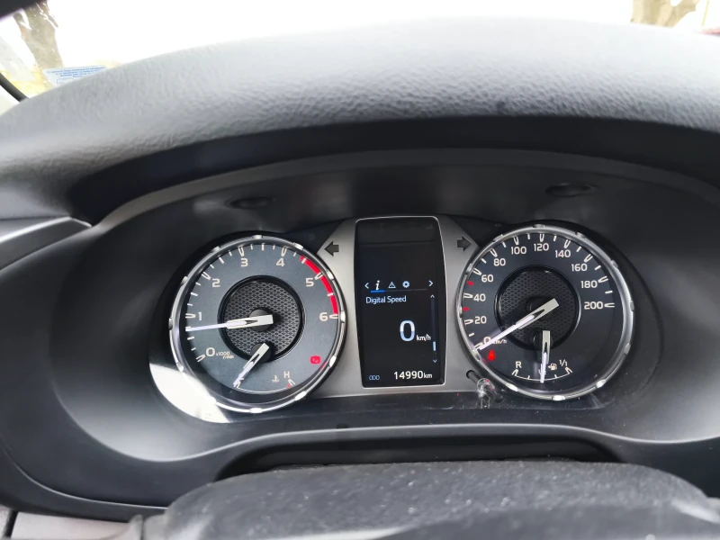 Toyota Hilux 4x4, снимка 11 - Автомобили и джипове - 53459366