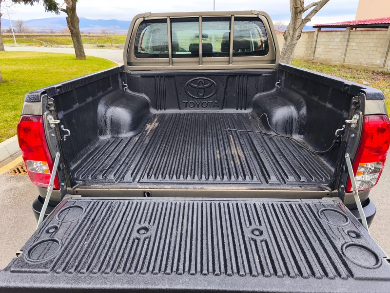 Toyota Hilux 4x4, снимка 13 - Автомобили и джипове - 53459366