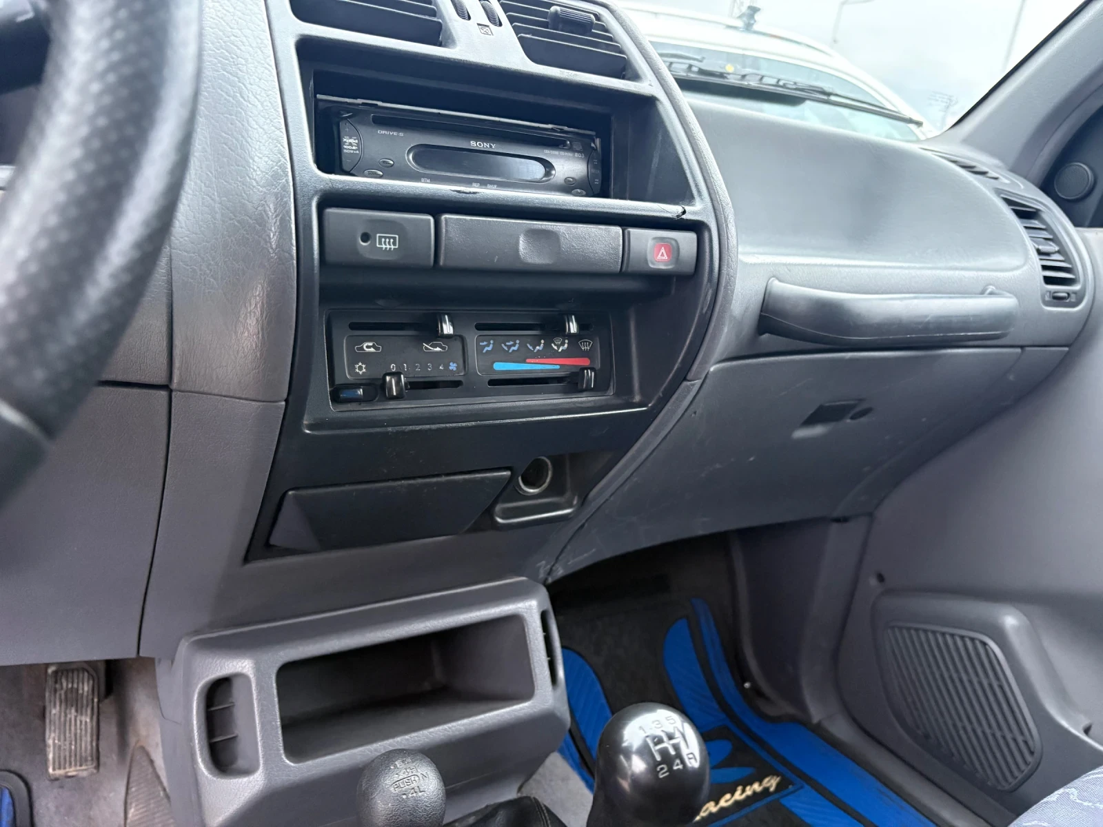 Nissan Terrano  - изображение 9