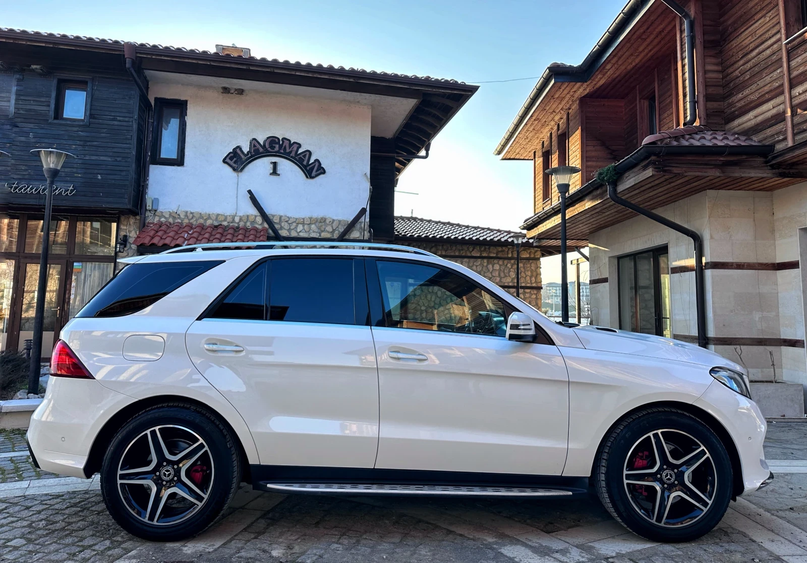 Mercedes-Benz GLE 350 d AMG * * EDITION 1 DESIGNO* * 9G FULL, снимка 4 - Автомобили и джипове - 53979213