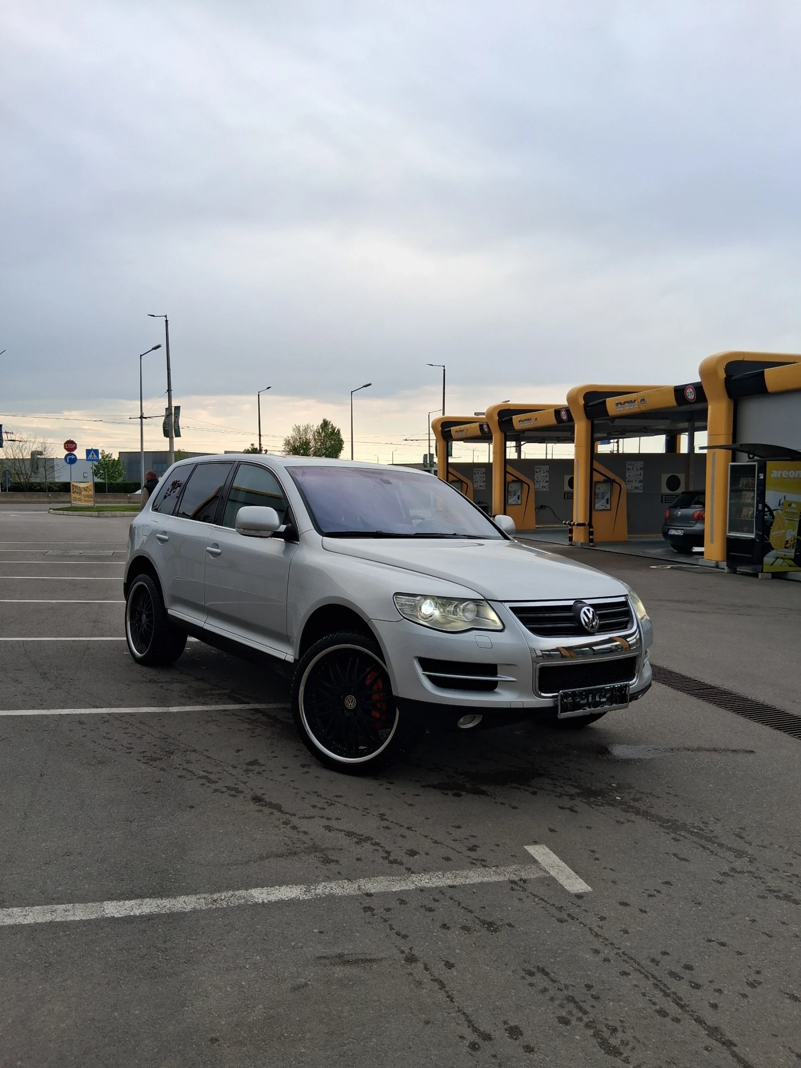VW Touareg 3.2 240 кс , снимка 2 - Автомобили и джипове - 54366423