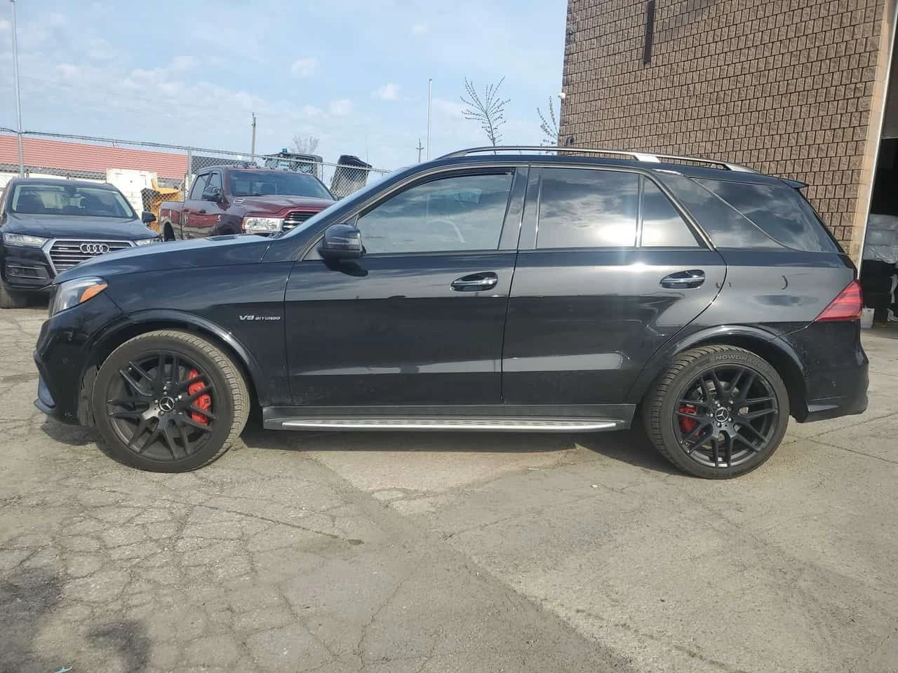 Mercedes-Benz GLE 63 S AMG * АВТОКРЕДИТ БЕЗ ПЪРВОНАЧАЛНА ВНОСКА* , снимка 2 - Автомобили и джипове - 55671048