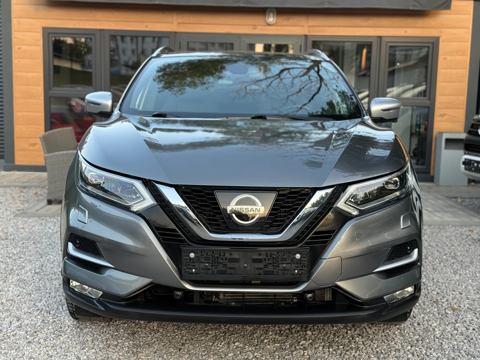 Nissan Qashqai 1.2i/Automatic/Tekna+ /Face/360 Камери, снимка 2 - Автомобили и джипове - 55772414