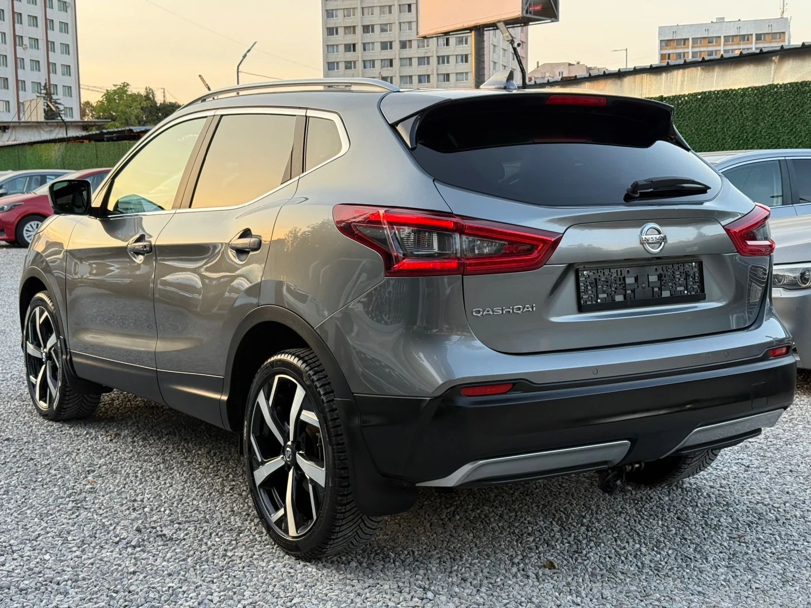 Nissan Qashqai 1.2i/Automatic/Tekna+ /Face/360 Камери, снимка 5 - Автомобили и джипове - 55772414