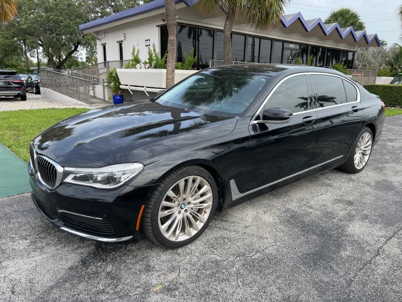 BMW 750  i 4.4L 32V Twin Turbocharged V8 ЛИЗИНГ БЕЗ ПЪРВ.В, снимка 1 - Автомобили и джипове - 47184194