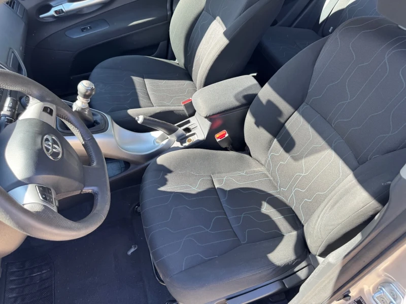 Toyota Auris 1.33i Facelift/Климатик, снимка 9 - Автомобили и джипове - 51956742