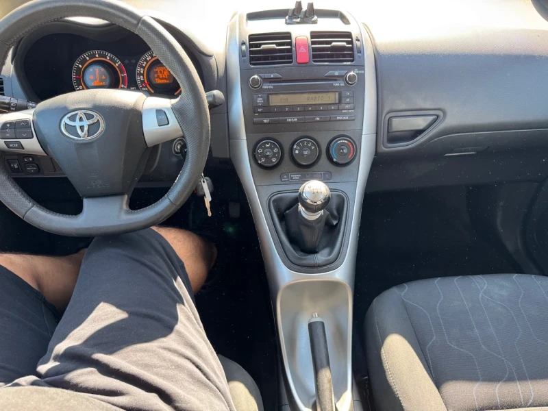 Toyota Auris 1.33i Facelift/Климатик, снимка 14 - Автомобили и джипове - 51956742