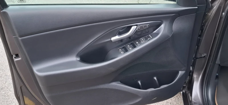 Hyundai I30 1.6 Euro 6 Moon rock Distronic Лимитирана!!, снимка 10 - Автомобили и джипове - 52467993