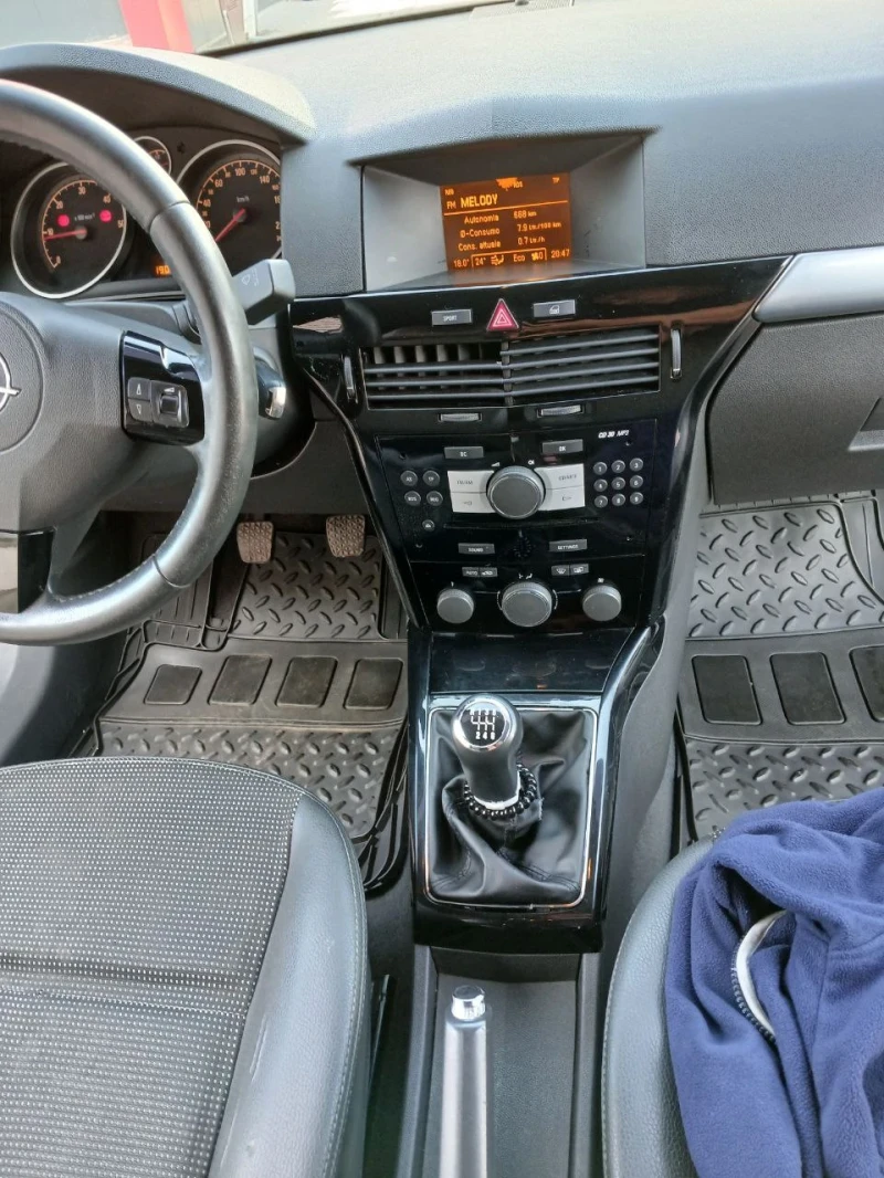 Opel Astra 1.7 GTC, снимка 9 - Автомобили и джипове - 53090493