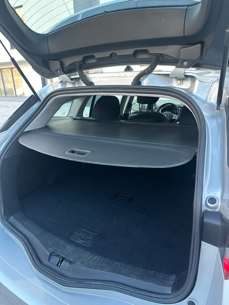 Renault Megane, снимка 10 - Автомобили и джипове - 53135383