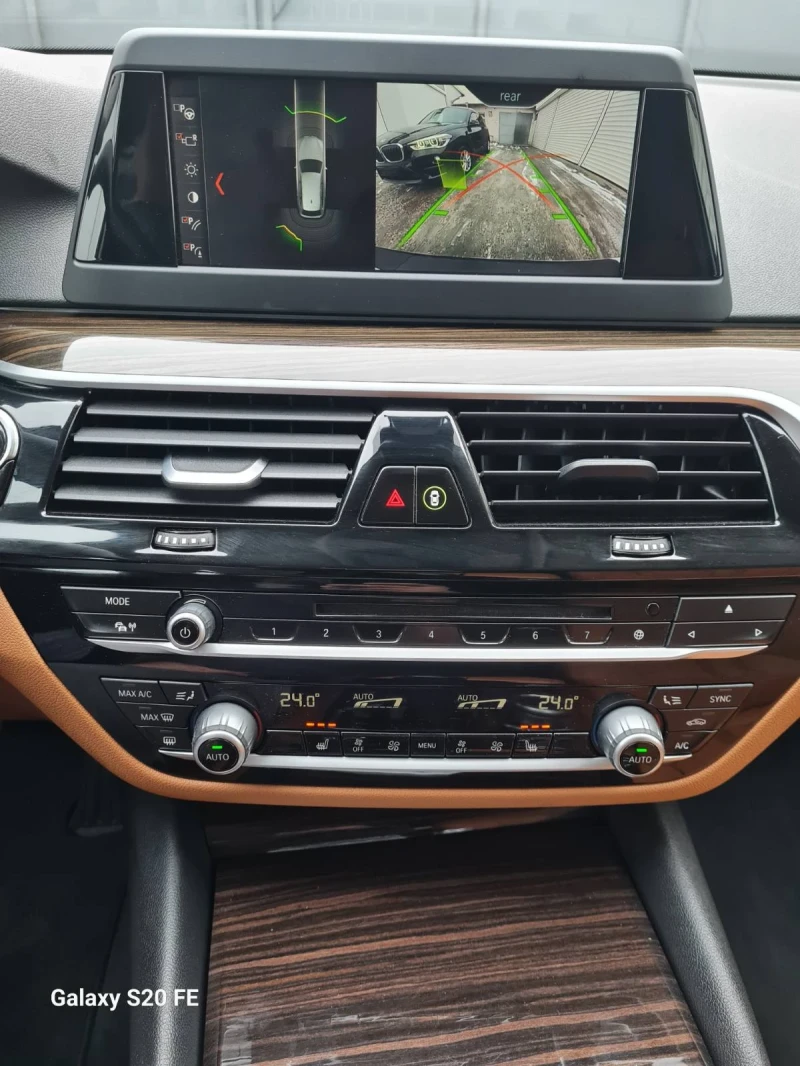 BMW 520 i Германия! Ел.теглич! Подгрев волан! Чисто нова!, снимка 14 - Автомобили и джипове - 53363852