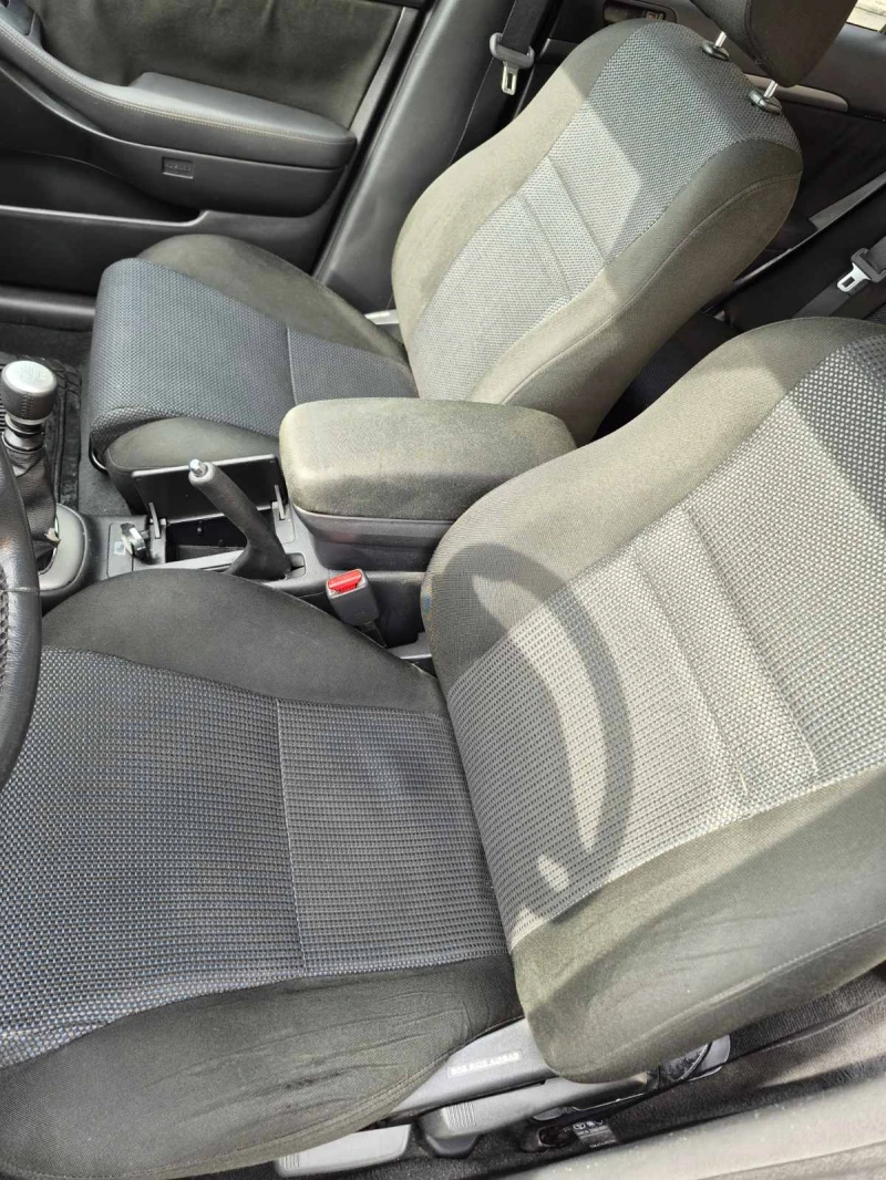 Toyota Avensis 2.0 D-4D | Нови дюзи | 2 комплекта гуми, снимка 13 - Автомобили и джипове - 53414873