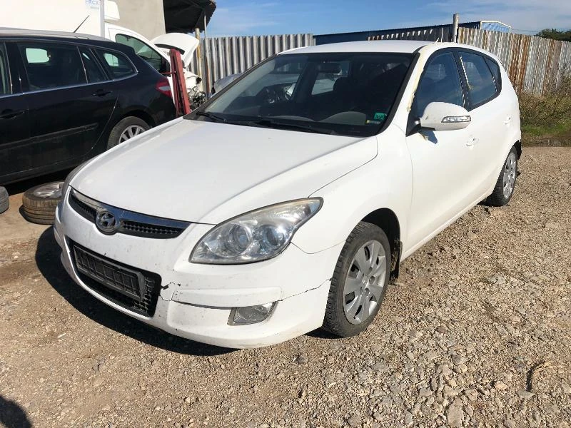 Hyundai I30 1.6i, снимка 2 - Автомобили и джипове - 16833816