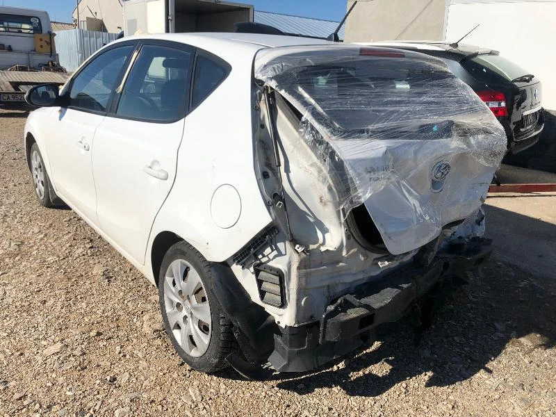 Hyundai I30 1.6i, снимка 3 - Автомобили и джипове - 16833816