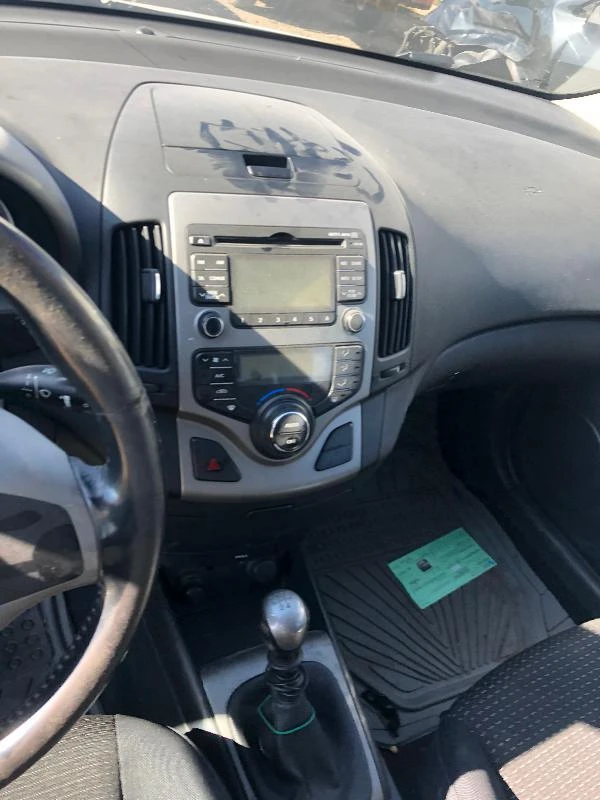 Hyundai I30 1.6i, снимка 8 - Автомобили и джипове - 16833816