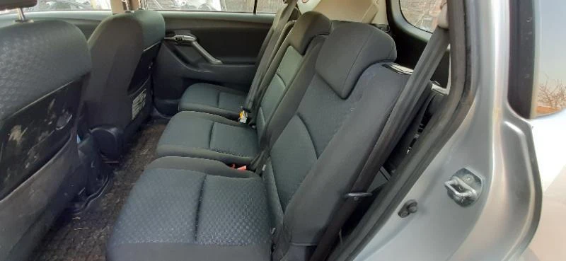 Toyota Verso 2.2-2AD, снимка 9 - Автомобили и джипове - 47403340